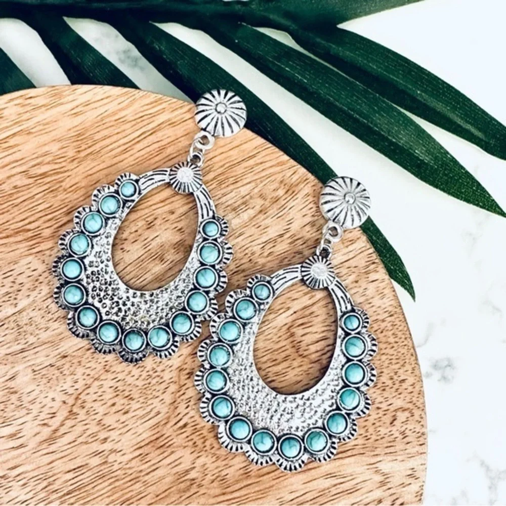 Western Faux Turquoise Stone Earrings Hammered Silver Boho Southwestern NEW - Picture 2 of 3